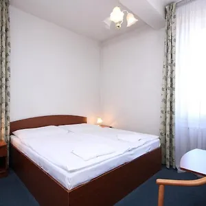 Legie 3*, Praha Česká republika